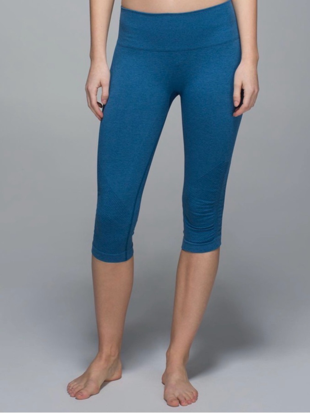 Lululemon In The Flow Crop II Ruched Seamless Capri Leggings Blue Size 4